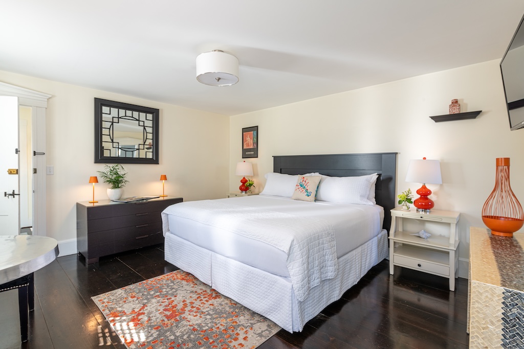 Stay at the best Cape Cod Bed and Breakfast. Enjoy a room with a queen size bed and lux linens.